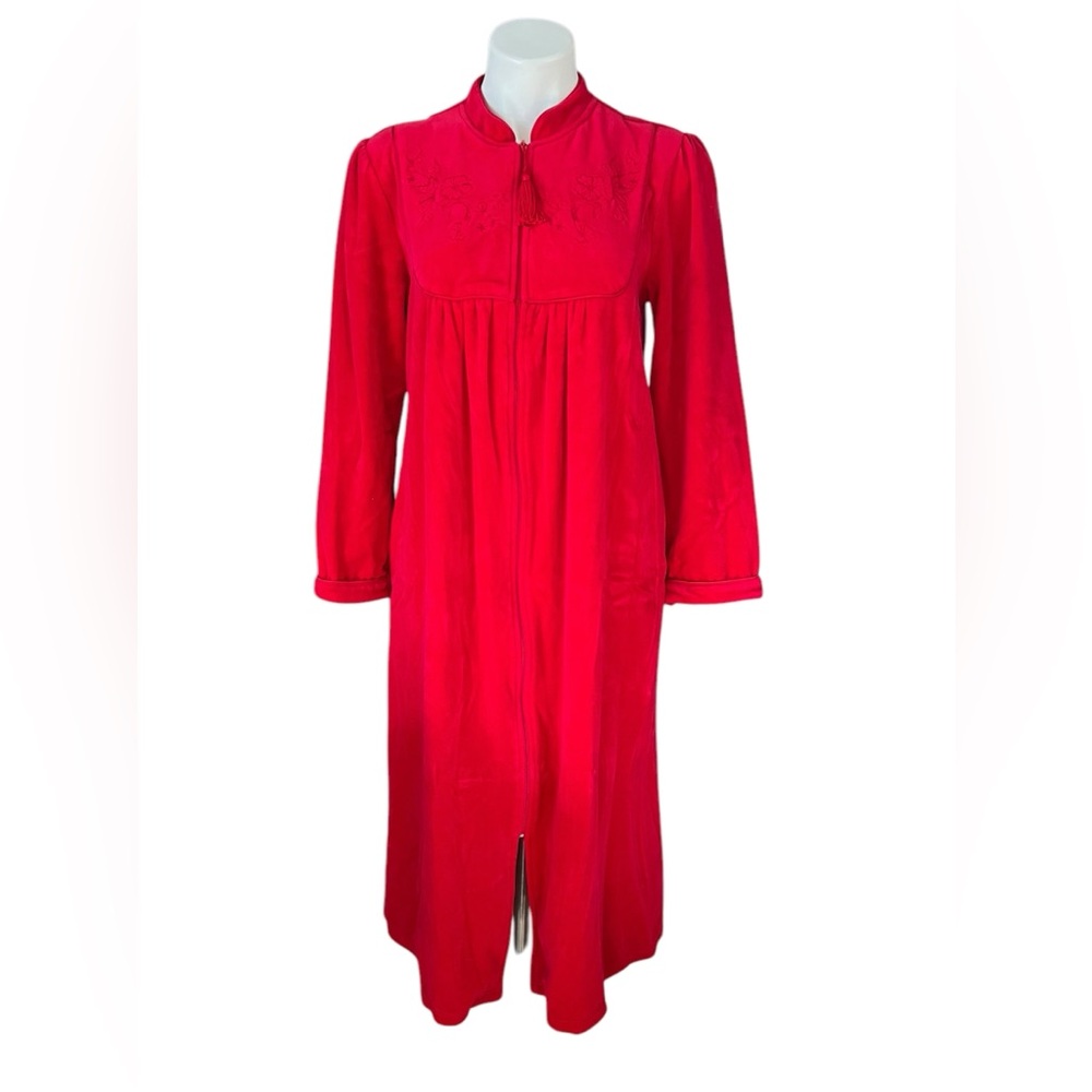 Classic Elements vintage red house valor robe size small